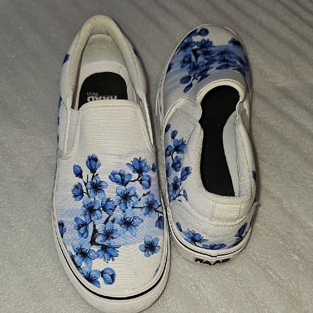 Floral Slip-On Women's Shoes - White and Blue